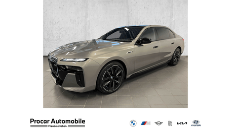 BMW i7