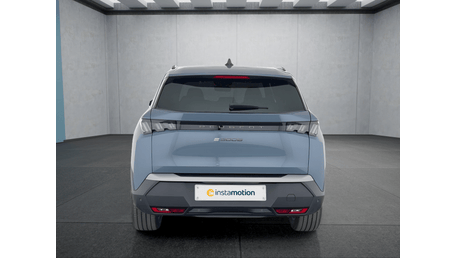 Peugeot e-5008
