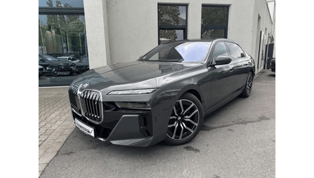BMW i7